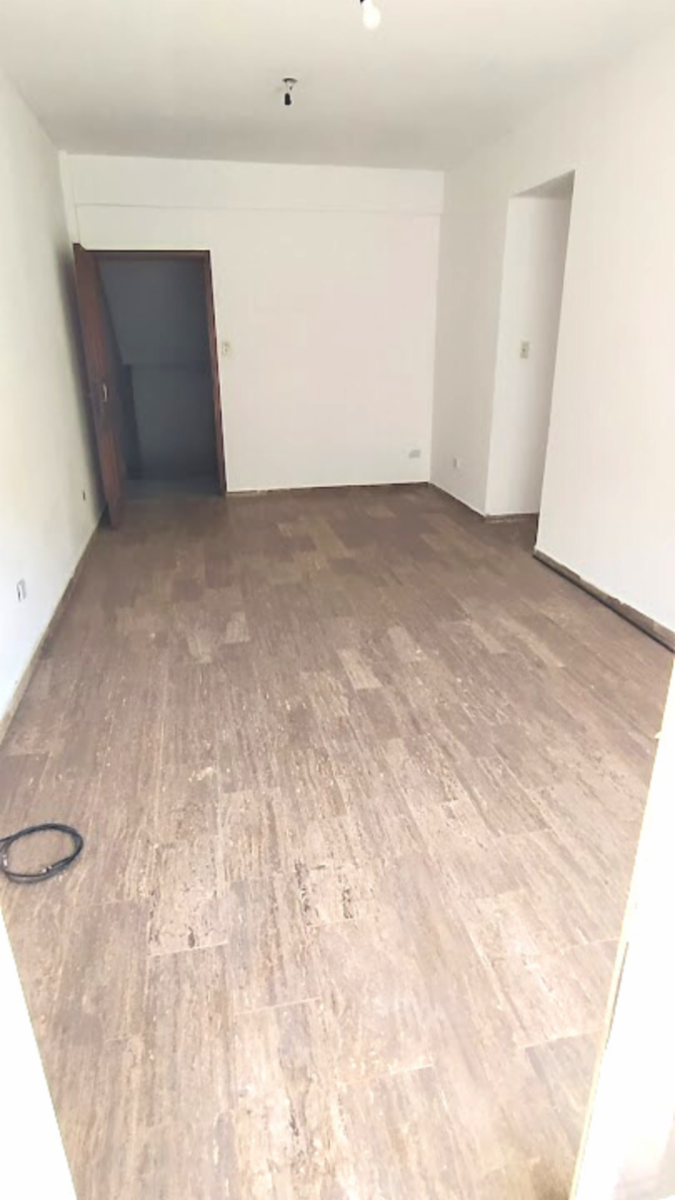 DEPARTAMENTO DE TRES AMBIENTES COCINA SEPARADA CON ESPACIO GUARDA COCHE — foto 2