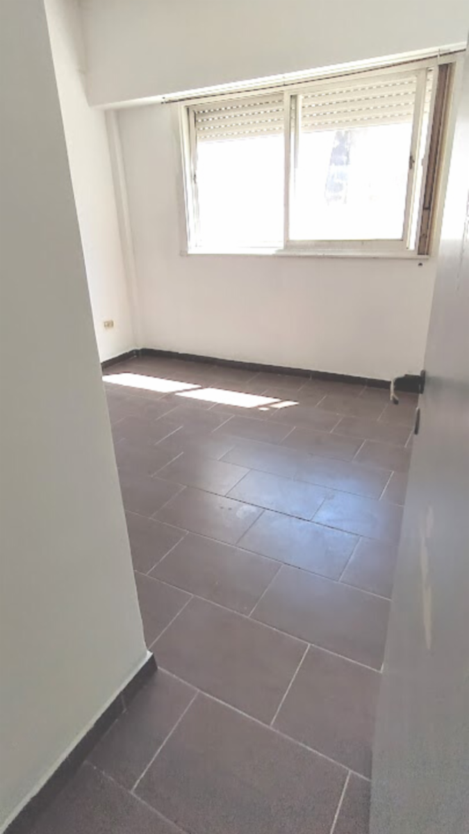 DEPARTAMENTO DE TRES AMBIENTES COCINA SEPARADA CON ESPACIO GUARDA COCHE — foto 4