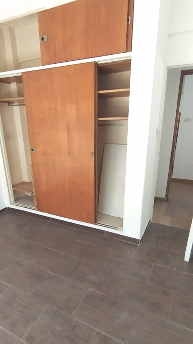 DEPARTAMENTO DE TRES AMBIENTES COCINA SEPARADA CON ESPACIO GUARDA COCHE — foto 5