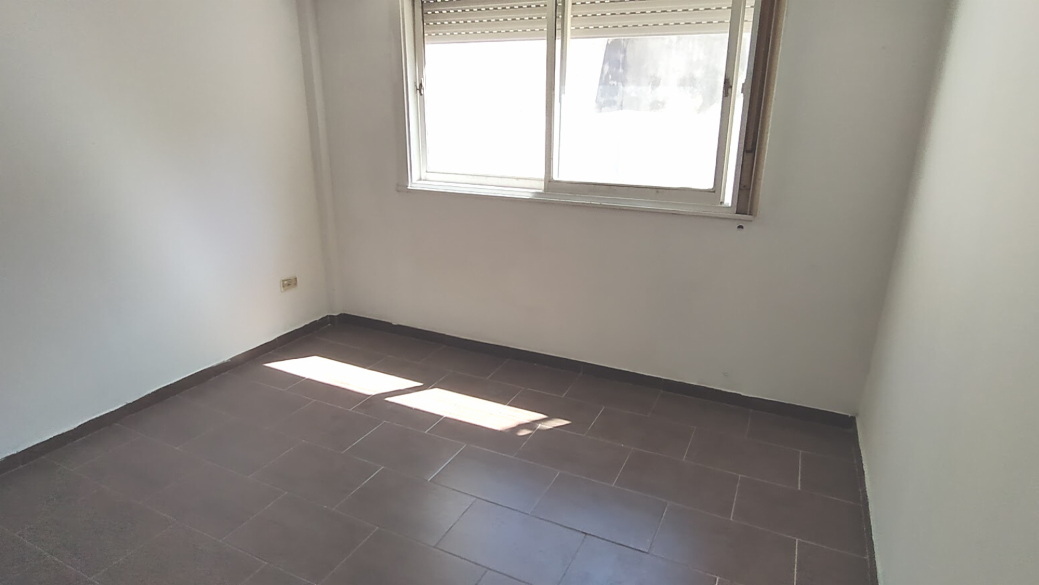 DEPARTAMENTO DE TRES AMBIENTES COCINA SEPARADA CON ESPACIO GUARDA COCHE — foto 6