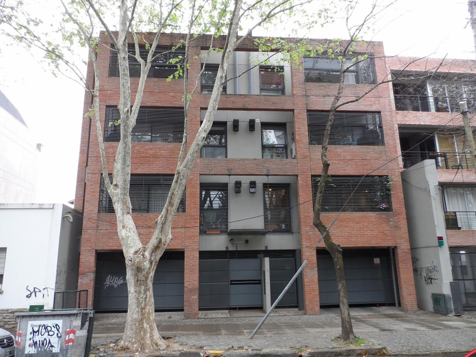 Excelente departamento con cochera - 1