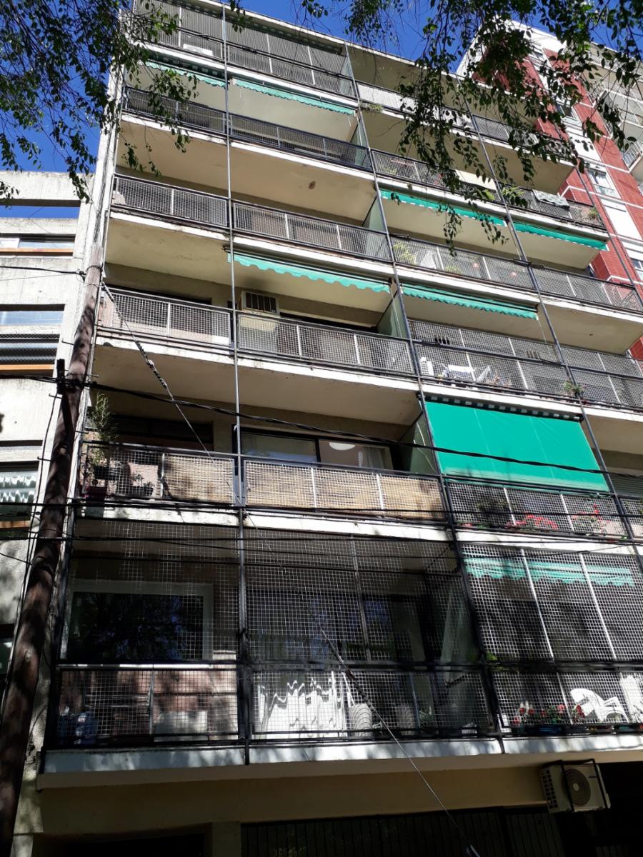 Excelente departamento a mts. estación Acassuso