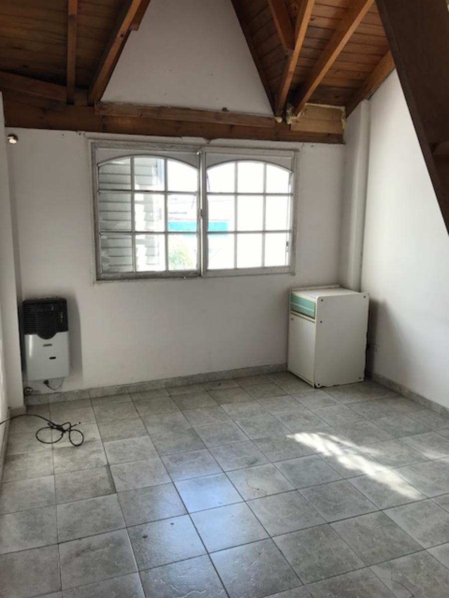 DEPARTAMENTO TIPO DUPLEX 3 AMBIENTES CON COCHERA