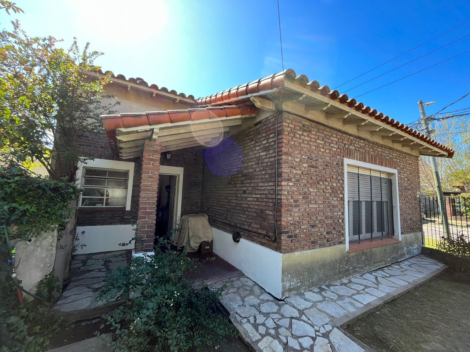 Muy bella casa en esquina en Rivadavia 1200, Temperley — foto 5
