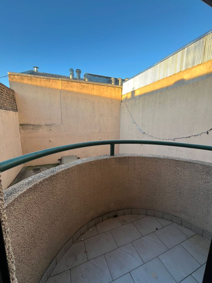 Departamento de dos ambientes con balcón en Piñeyro - 13