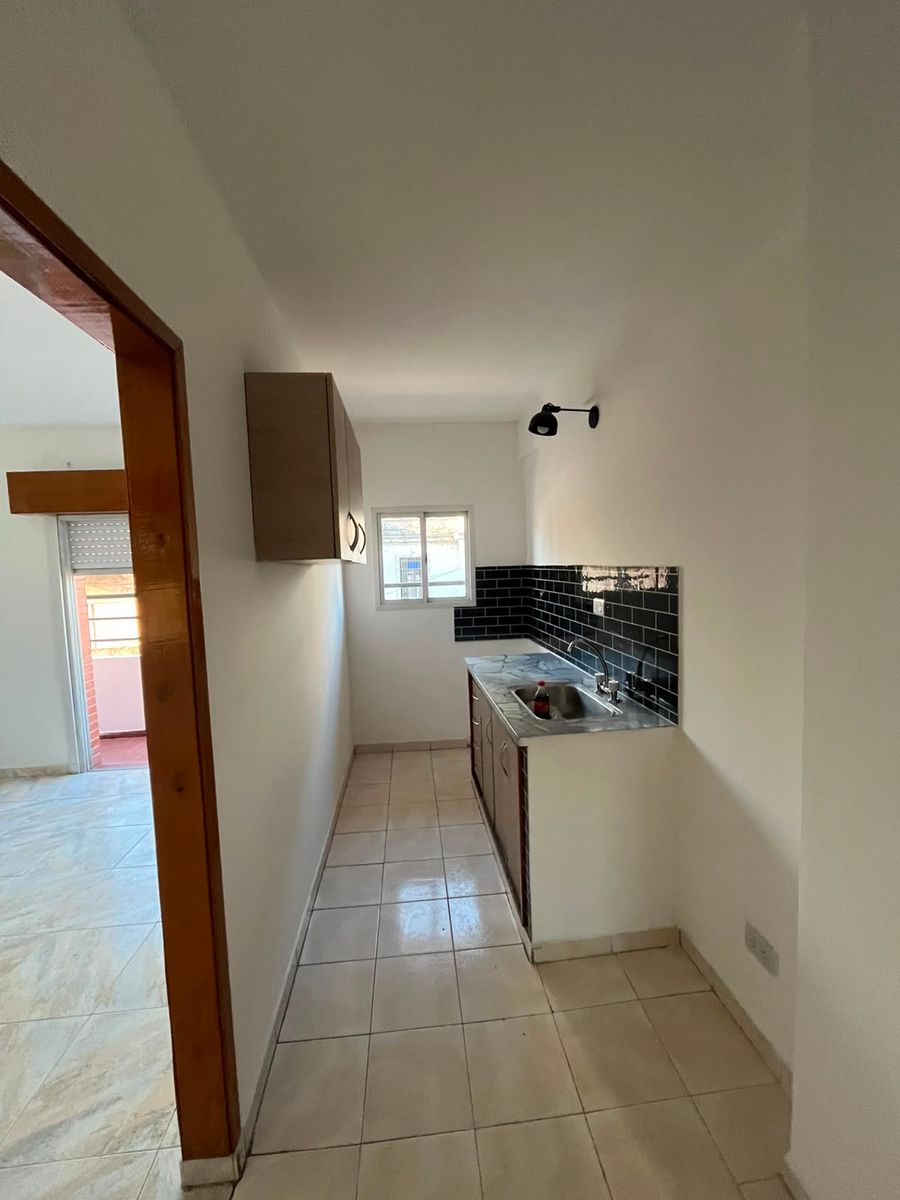 Departamento de Tres Ambientes con Balcón en Piñeyro, Gba Sur - Zonaprop — foto 6