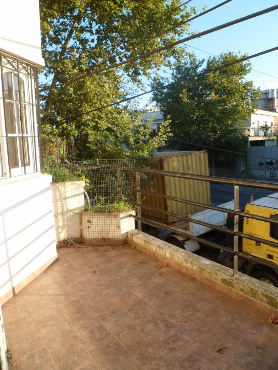 dúplex 2 y medio ambientes con garaje, RIVADAVIA 61. APTO CREDITO — foto 2