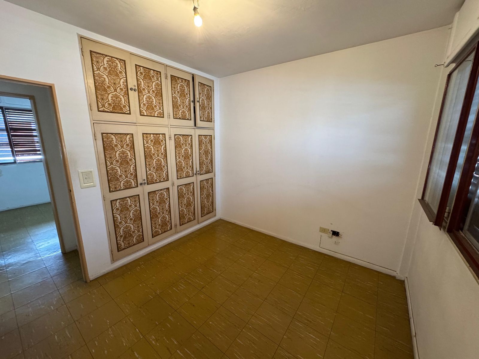 Muy Buen Dúplex con 3 Dormitorios en Barrio Cartero. Posee living-comedor, cocina, lavadero, jardín al frente, patio atrás y parrilla y 3 dormitorios con placard y baño completo. — foto 5