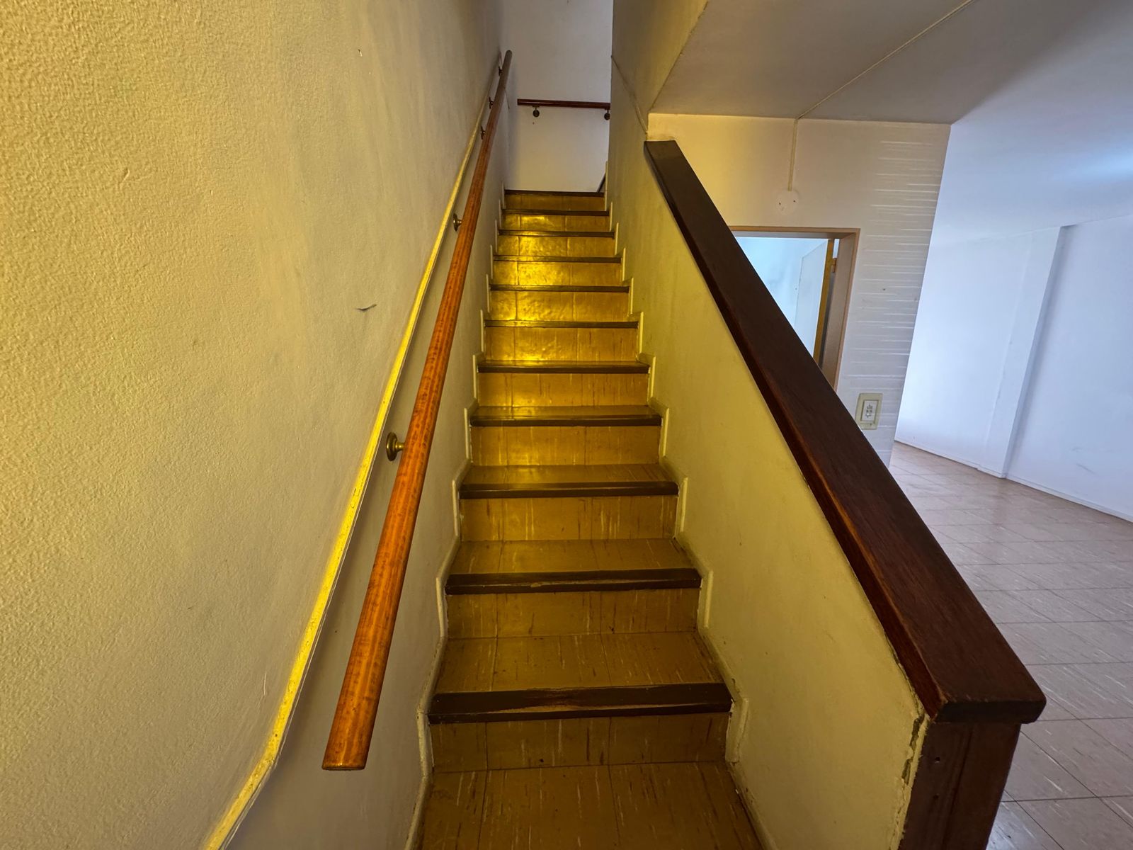 Muy Buen Dúplex con 3 Dormitorios en Barrio Cartero. Posee living-comedor, cocina, lavadero, jardín al frente, patio atrás y parrilla y 3 dormitorios con placard y baño completo. — foto 6