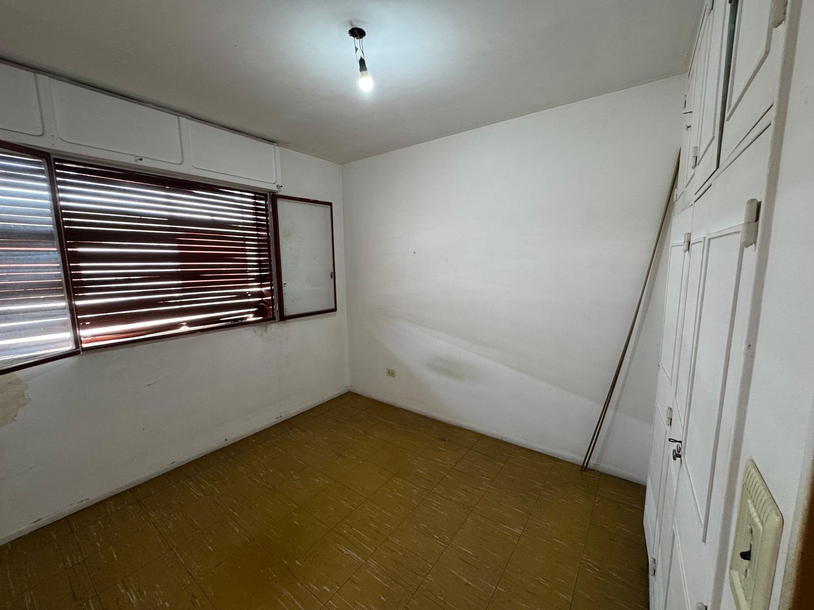 Muy Buen Dúplex con 3 Dormitorios en Barrio Cartero. Posee living-comedor, cocina, lavadero, jardín al frente, patio atrás y parrilla y 3 dormitorios con placard y baño completo. — foto 7