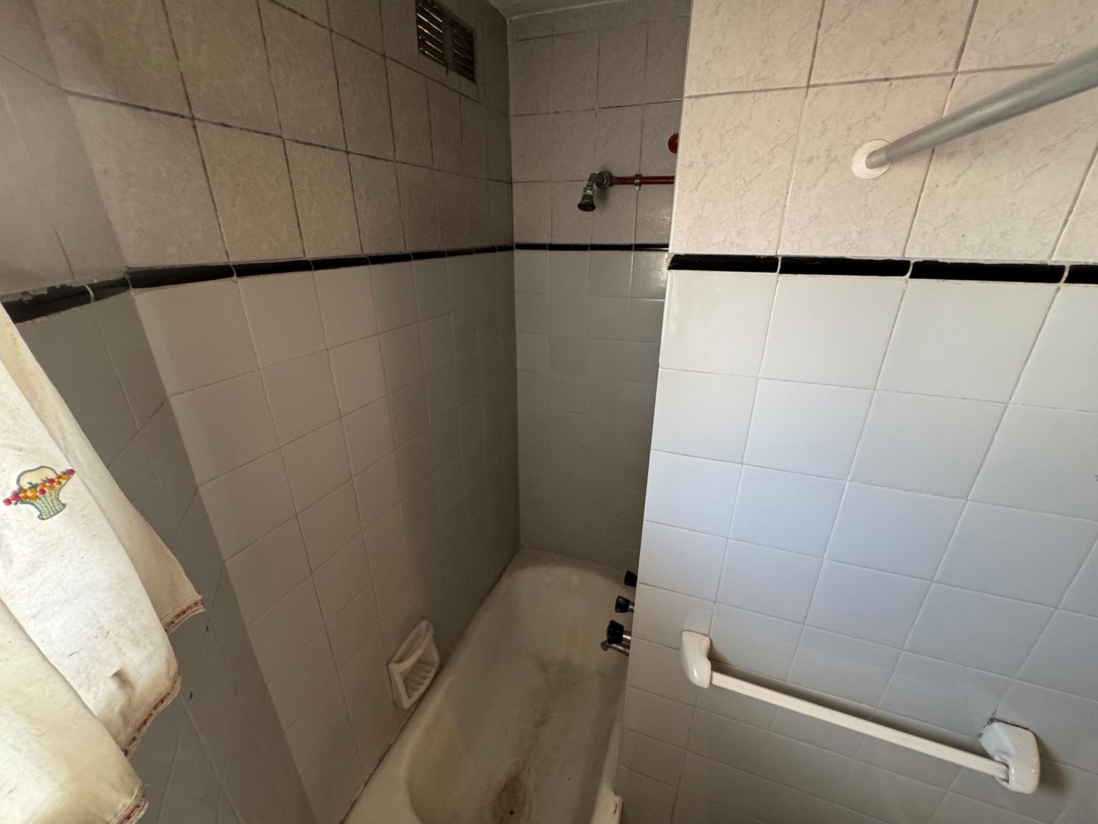 Muy Buen Dúplex con 3 Dormitorios en Barrio Cartero. Posee living-comedor, cocina, lavadero, jardín al frente, patio atrás y parrilla y 3 dormitorios con placard y baño completo. — foto 11
