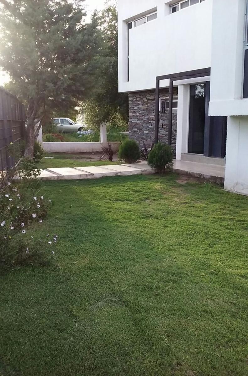 Hermosa y Excelente Propiedad en Potrero de los Funes, Pcia. de San Luis, con piscina, vista a las sierras y a 7 cuadras del lago. IMPERDIBLE Y EN UN LUGAR PRACTICAMENTE LIBRE DE INSEGURIDAD.