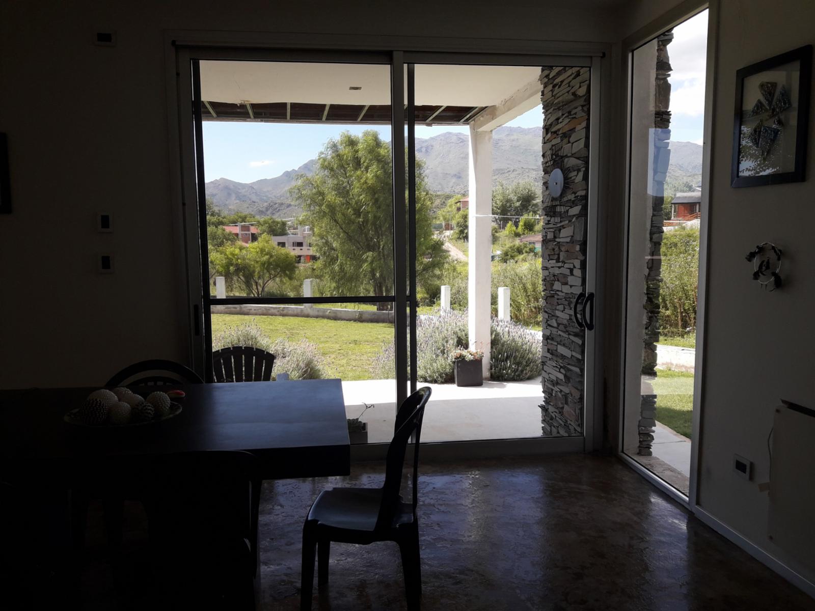 Hermosa y Excelente Propiedad en Potrero de los Funes, Pcia. de San Luis, con piscina, vista a las sierras y a 7 cuadras del lago. IMPERDIBLE Y EN UN LUGAR PRACTICAMENTE LIBRE DE INSEGURIDAD. — foto 3