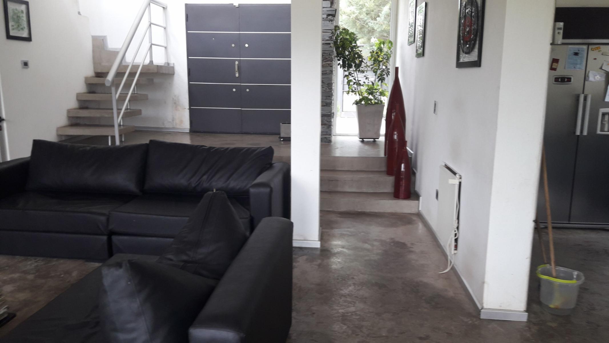 Hermosa y Excelente Propiedad en Potrero de los Funes, Pcia. de San Luis, con piscina, vista a las sierras y a 7 cuadras del lago. IMPERDIBLE Y EN UN LUGAR PRACTICAMENTE LIBRE DE INSEGURIDAD. — foto 8