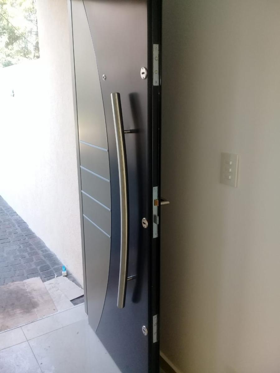 Excelente Duplex de 3 ambientes a ESTRENAR, PB: entrada de auto, living, toilette, cocina comedor diario, jardín y parrilla. PA: 2 dormitorios con placard y balcón, baño completo. — foto 2