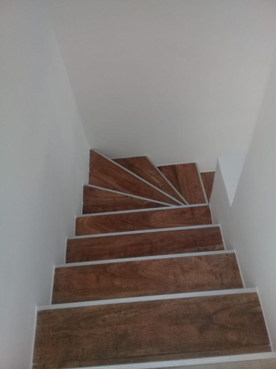 Excelente Duplex de 3 ambientes a ESTRENAR, PB: entrada de auto, living, toilette, cocina comedor diario, jardín y parrilla. PA: 2 dormitorios con placard y balcón, baño completo. — foto 6