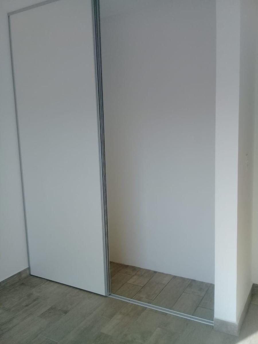 Excelente Duplex de 3 ambientes a ESTRENAR, PB: entrada de auto, living, toilette, cocina comedor diario, jardín y parrilla. PA: 2 dormitorios con placard y balcón, baño completo. — foto 11