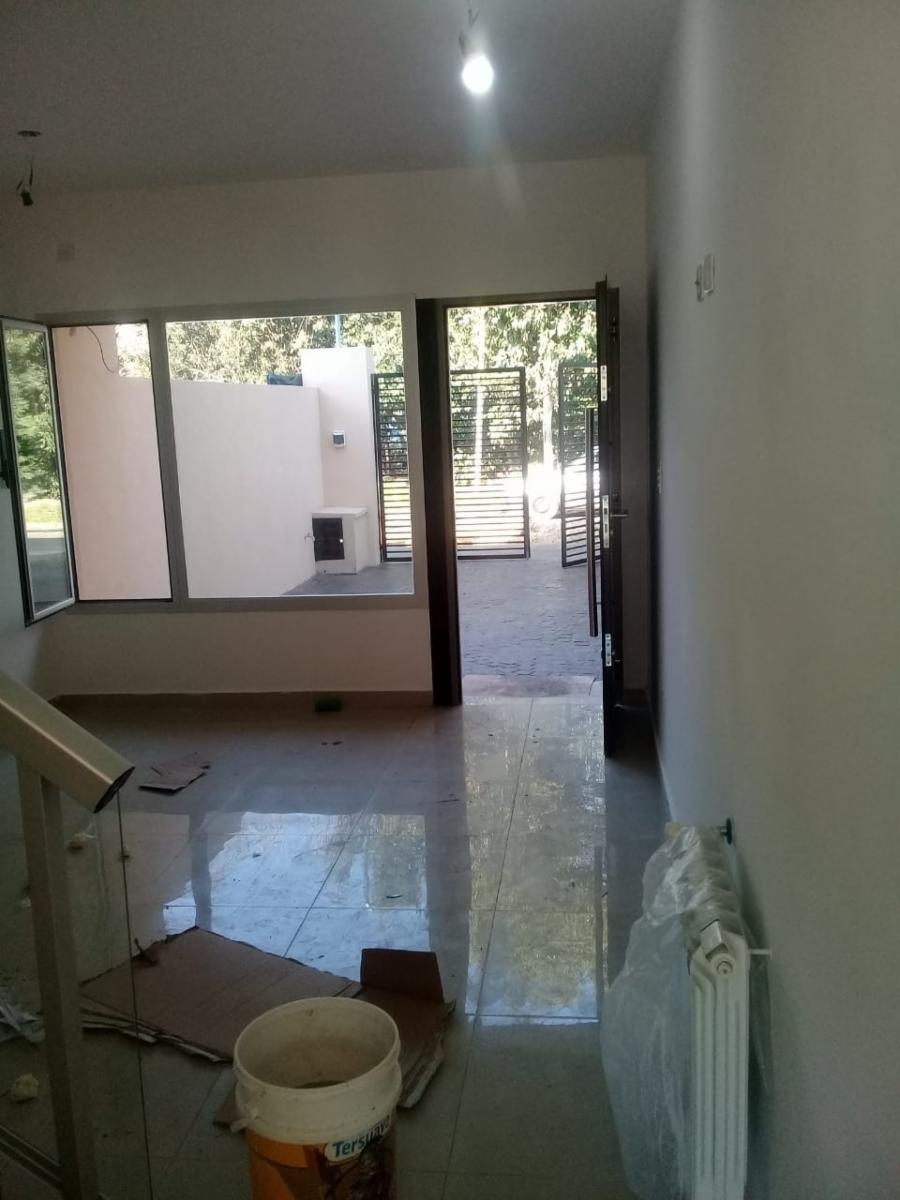 Excelente Duplex de 3 ambientes a ESTRENAR, PB: entrada de auto, living, toilette, cocina comedor diario, jardín y parrilla. PA: 2 dormitorios con placard y balcón, baño completo. — foto 15