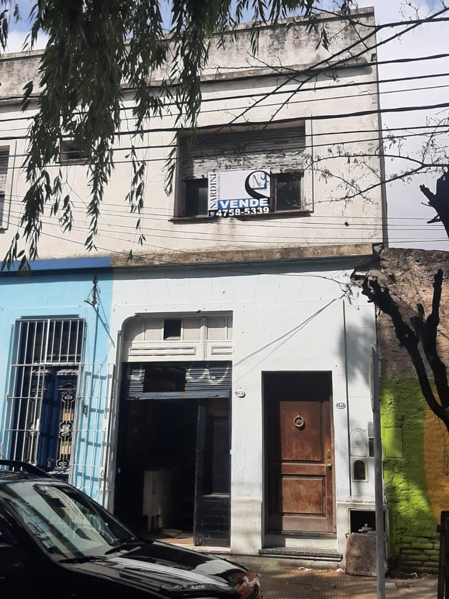 Departamento en PH 4 ambientes + patio + local a la calle en PB