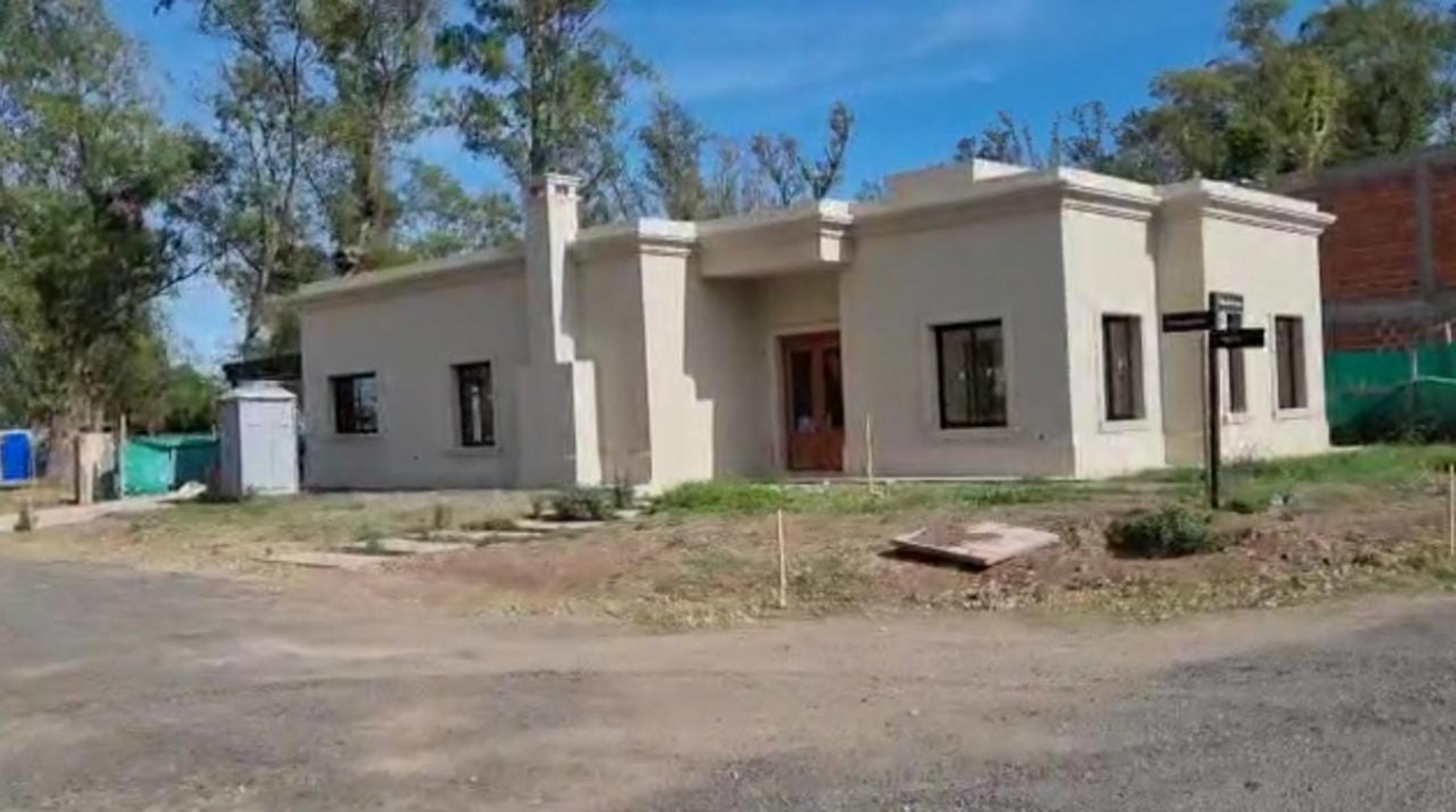 Excelente casa a estrenar 4 ambientes en Barrio Privado Álvarez del Bosque — foto 2