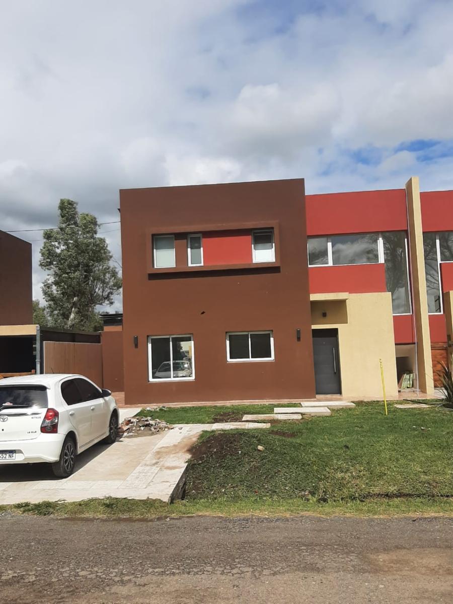 Perfecta casa a estrenar tipo tríplex de 4 ambientes en Barrio Privado Álvarez del Bosque — foto 2