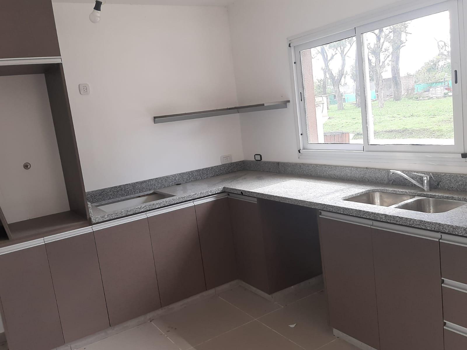 Perfecta casa a estrenar tipo tríplex de 4 ambientes en Barrio Privado Álvarez del Bosque — foto 3