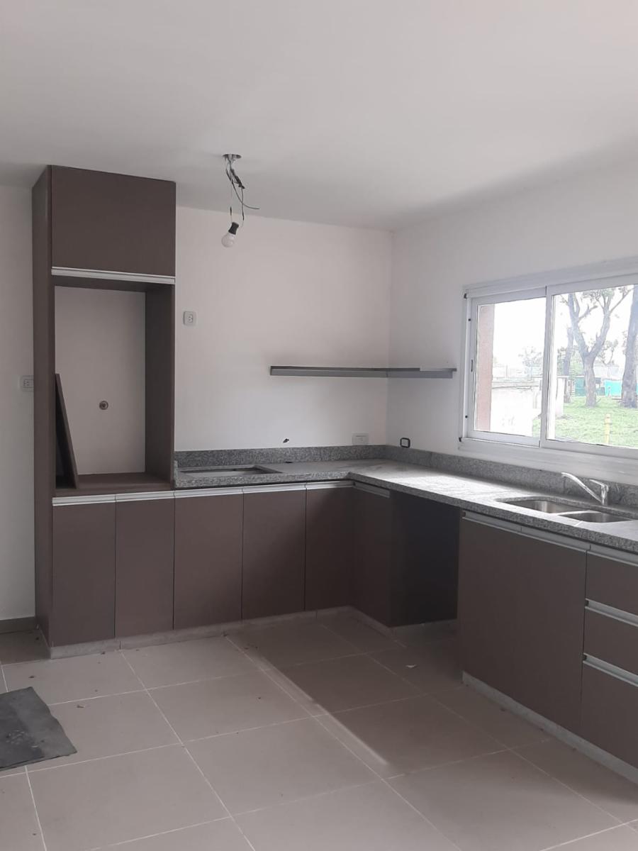 Perfecta casa a estrenar tipo tríplex de 4 ambientes en Barrio Privado Álvarez del Bosque — foto 8