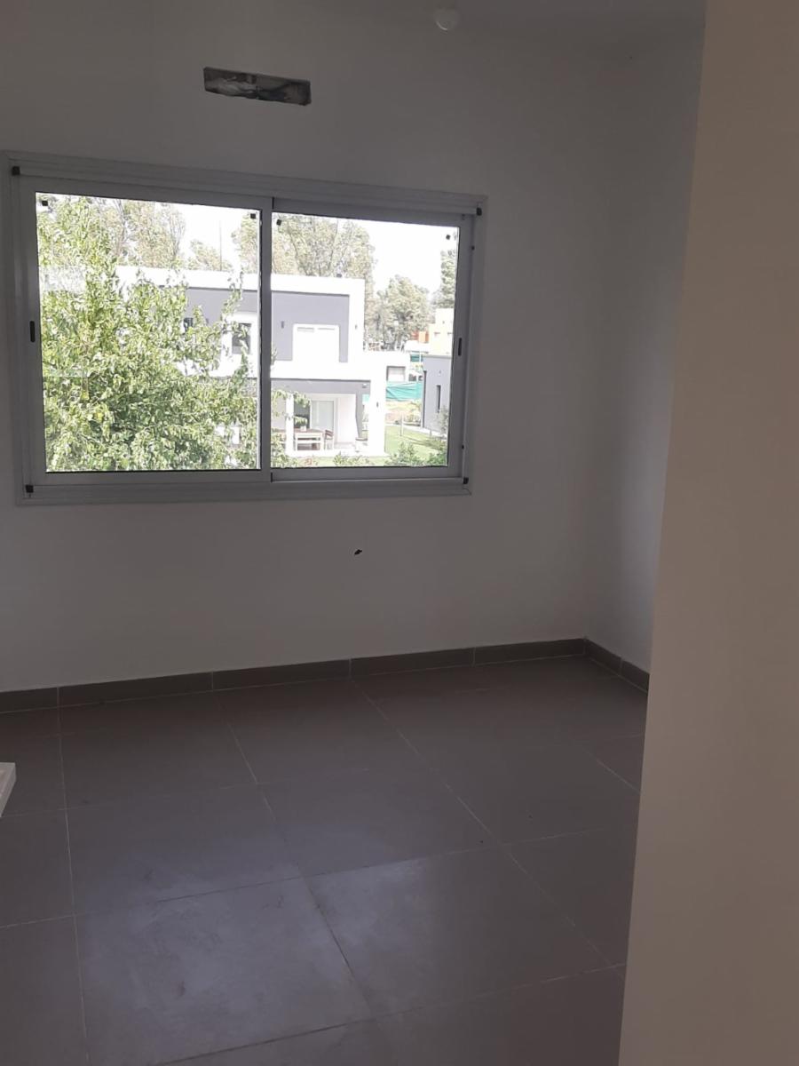 Perfecta casa a estrenar tipo tríplex de 4 ambientes en Barrio Privado Álvarez del Bosque — foto 13