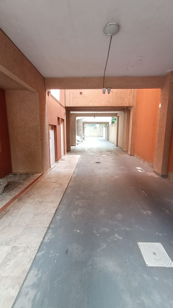 Luminoso Departamento de 2 Ambientes con Cochera y Baulera en El Palomar — foto 5