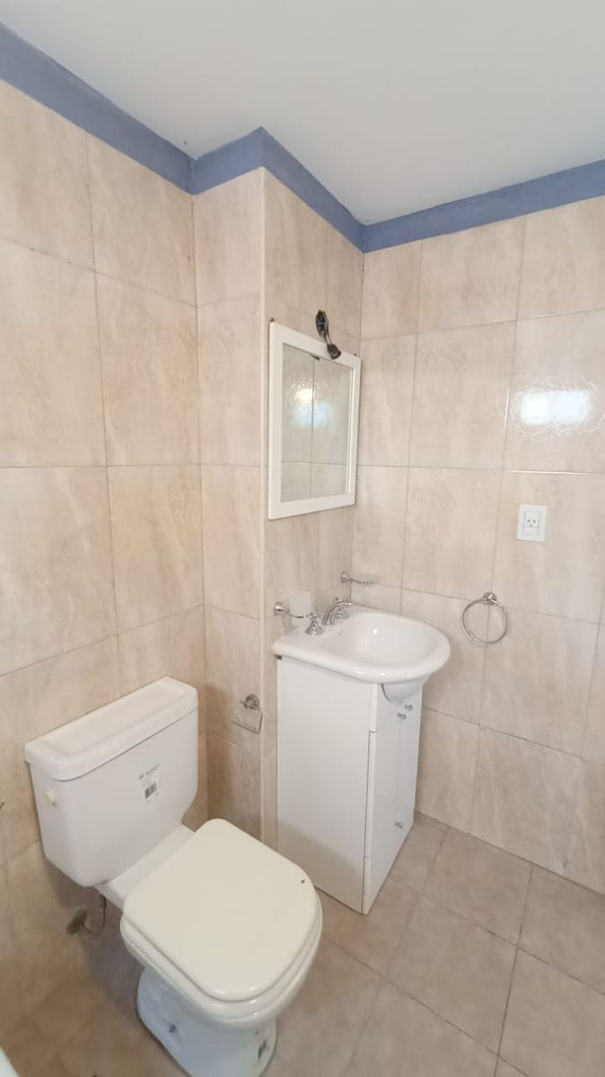 Luminoso Departamento de 2 Ambientes con Cochera y Baulera en El Palomar — foto 7