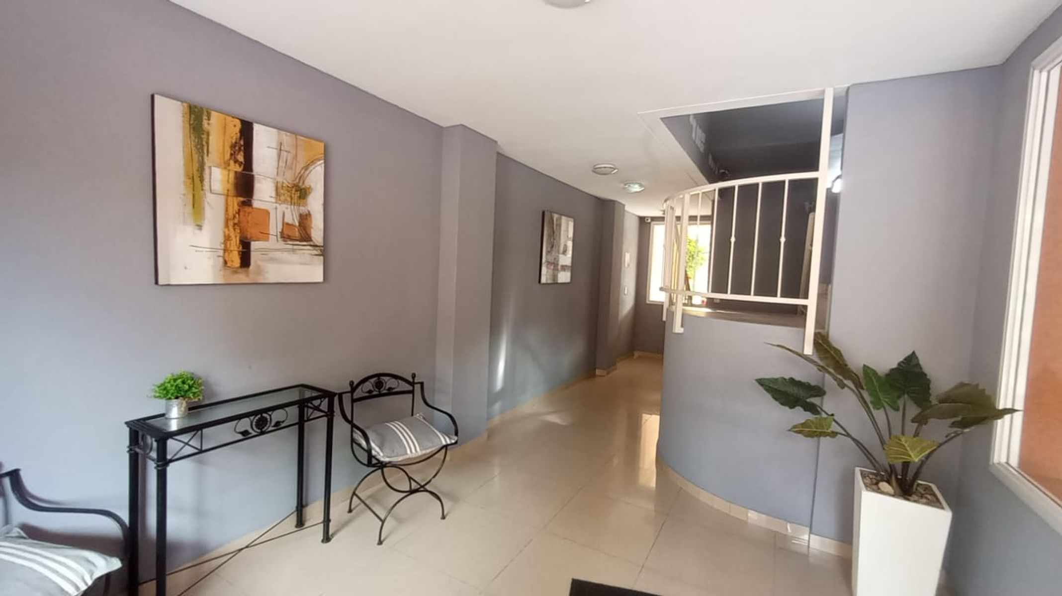 Luminoso Departamento de 2 Ambientes con Cochera y Baulera en El Palomar — foto 13