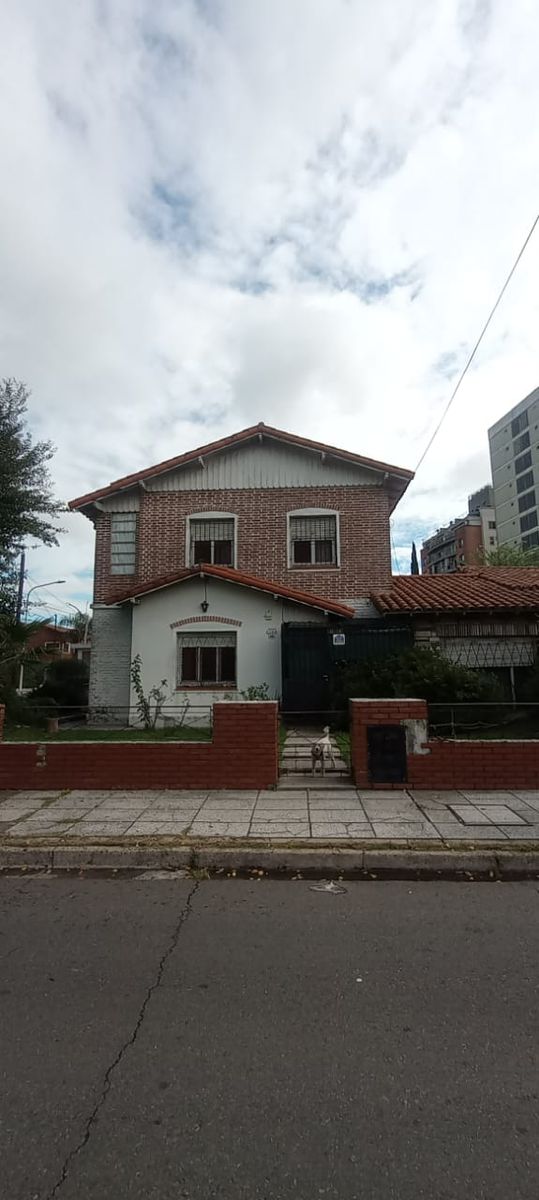 Propiedad en Esquina con Gran Parque y Potencial de Remodelación en Planta Baja — foto 2