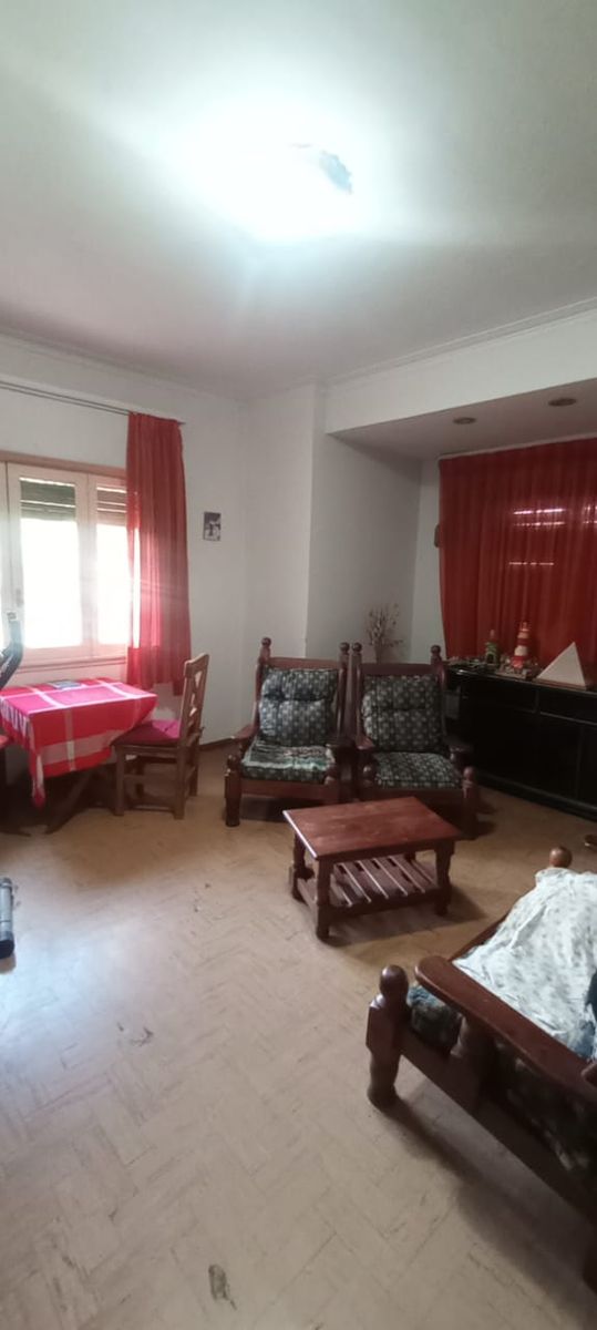 Propiedad en Esquina con Gran Parque y Potencial de Remodelación en Planta Baja — foto 9
