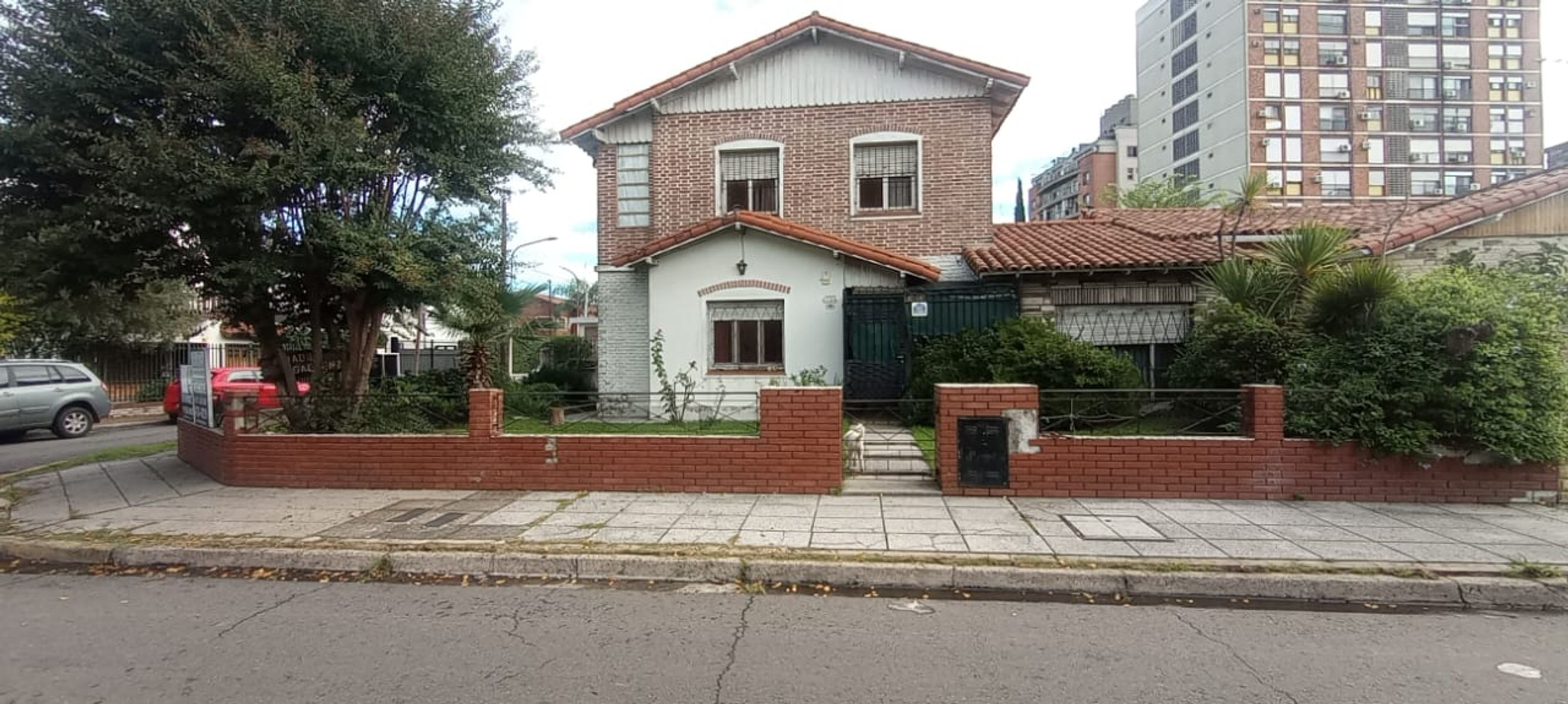 Propiedad en Esquina con Gran Parque y Potencial de Remodelación en Planta Baja — foto 10