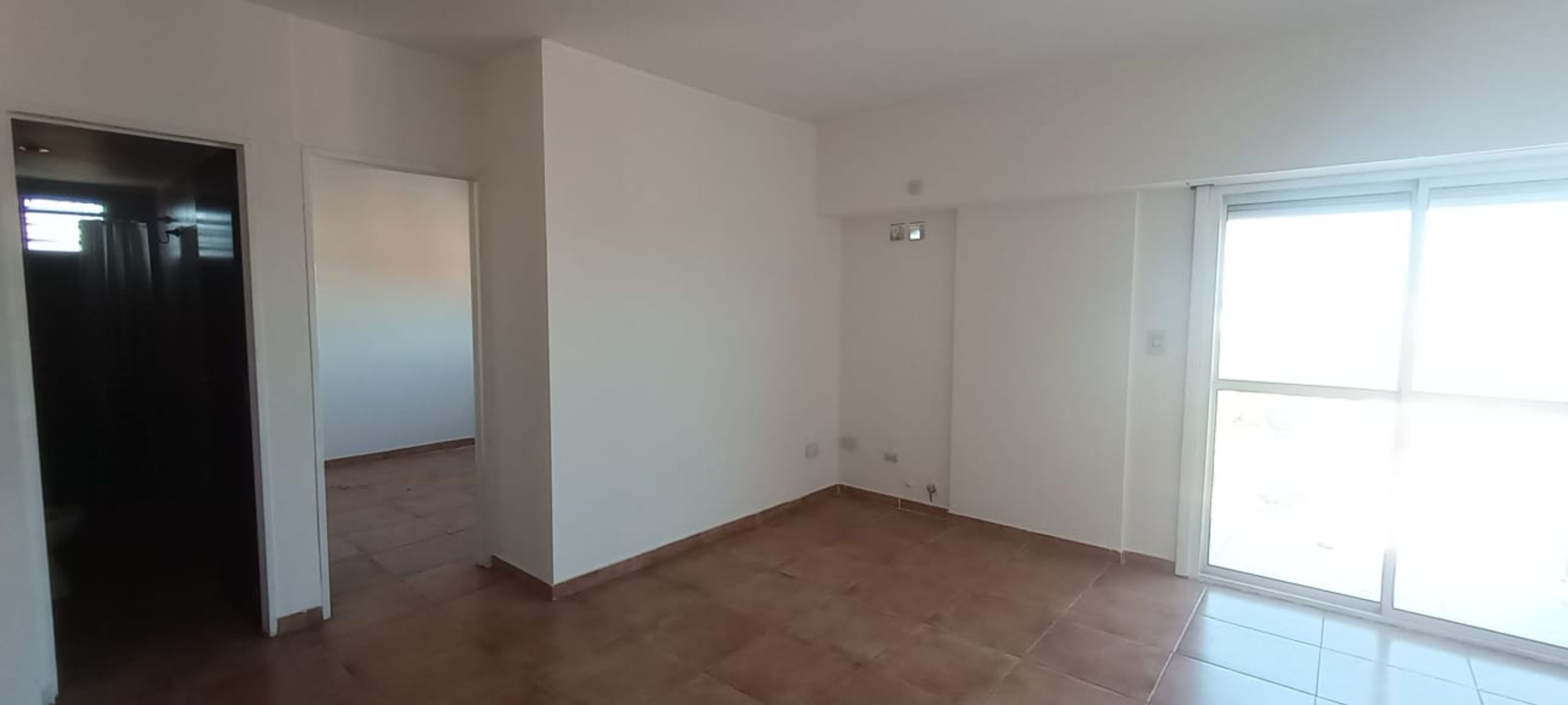 Venta de excelente departamento de 2 ambientes con cochera y vista panorámica frente a la estación de Martín Coronado - 3