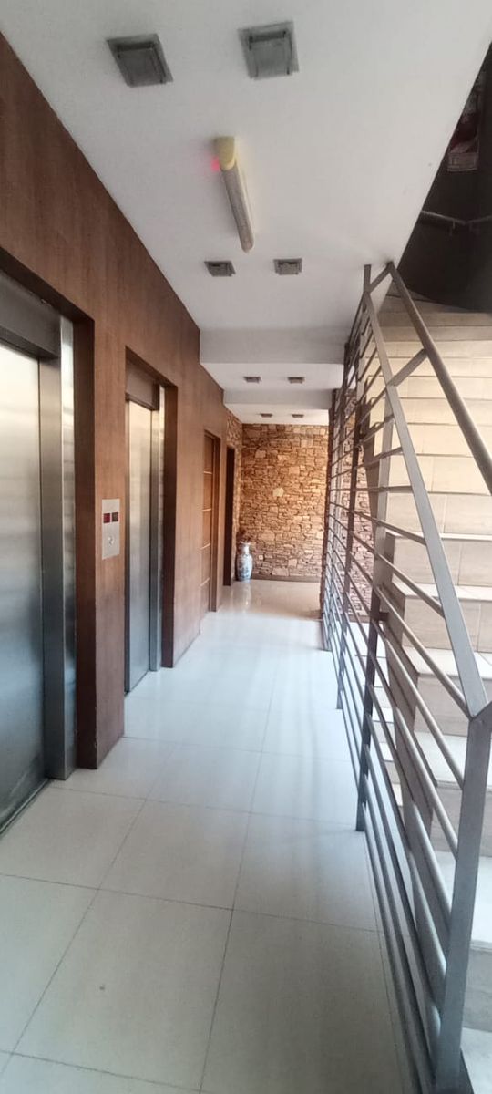 Venta de excelente departamento de 2 ambientes con cochera y vista panorámica frente a la estación de Martín Coronado - 4