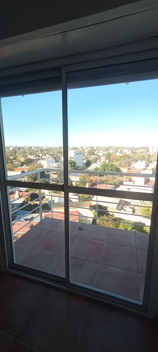 Venta de excelente departamento de 2 ambientes con cochera y vista panorámica frente a la estación de Martín Coronado - 5