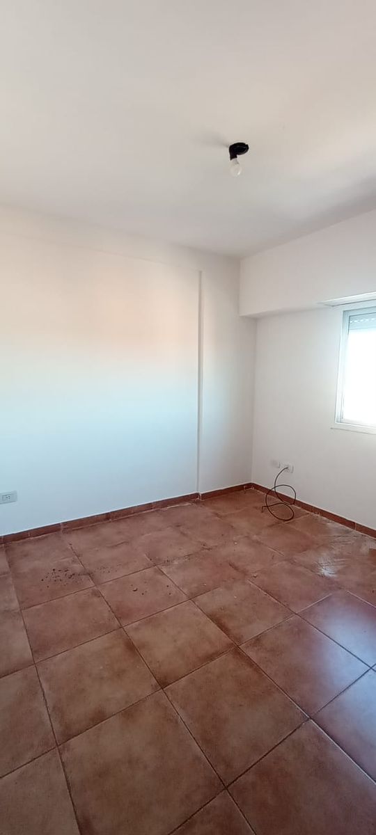 Venta de excelente departamento de 2 ambientes con cochera y vista panorámica frente a la estación de Martín Coronado - 8