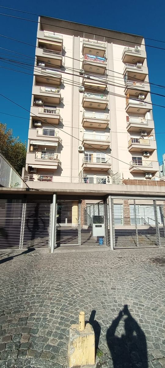 Venta de excelente departamento de 2 ambientes con cochera y vista panorámica frente a la estación de Martín Coronado - 10