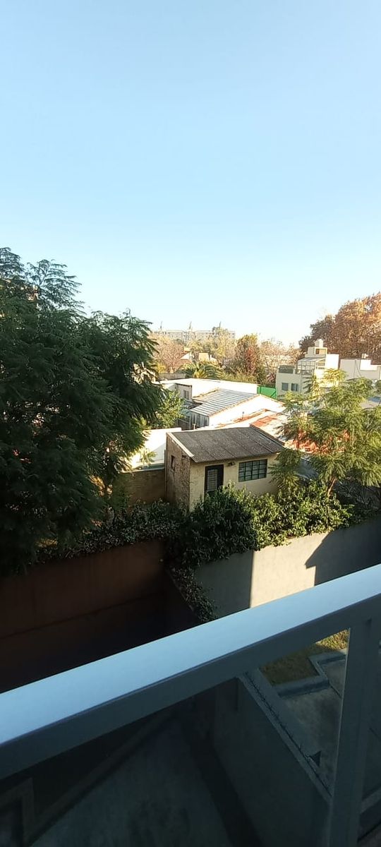 Venta o alquiler de excelente monoambiente luminoso a dos cuadras de la estación de El Palomar - 8