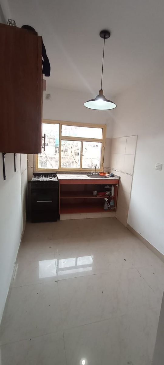 Venta de luminoso departamento de 3 ambientes al contrafrente en excelente ubicación de Ciudad Jardín - 1