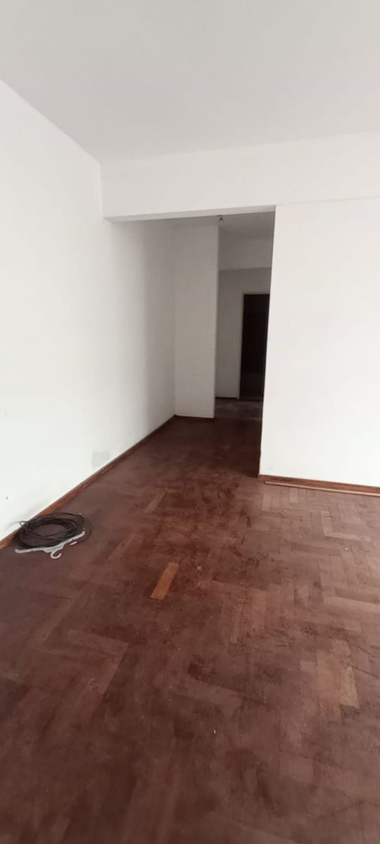 Venta de luminoso departamento de 3 ambientes al contrafrente en excelente ubicación de Ciudad Jardín - 3