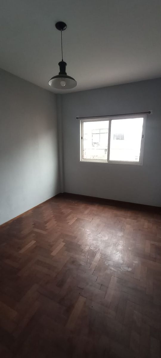 Venta de luminoso departamento de 3 ambientes al contrafrente en excelente ubicación de Ciudad Jardín - 4