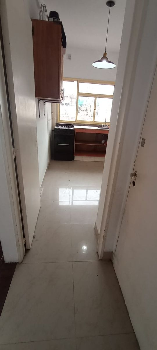 Venta de luminoso departamento de 3 ambientes al contrafrente en excelente ubicación de Ciudad Jardín - 8
