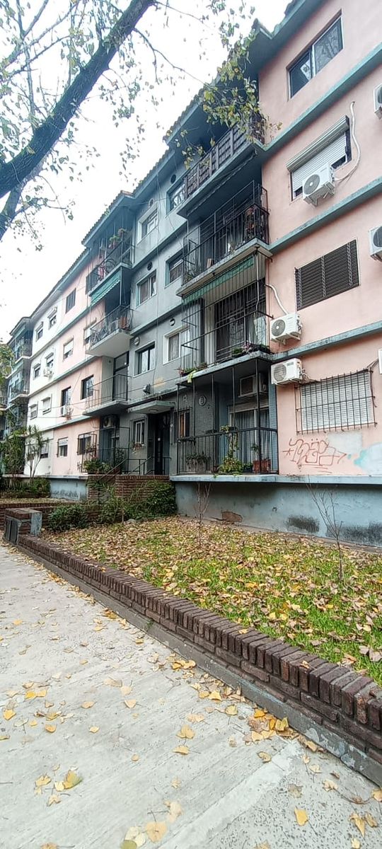 Venta de luminoso departamento de 3 ambientes al contrafrente en excelente ubicación de Ciudad Jardín - 9