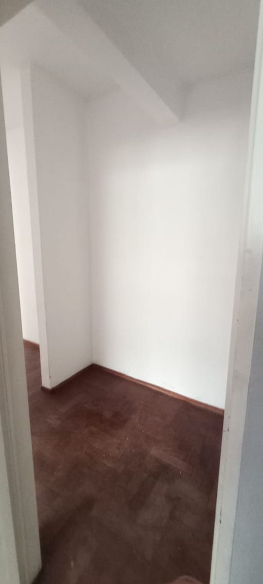 Venta de luminoso departamento de 3 ambientes al contrafrente en excelente ubicación de Ciudad Jardín - 12