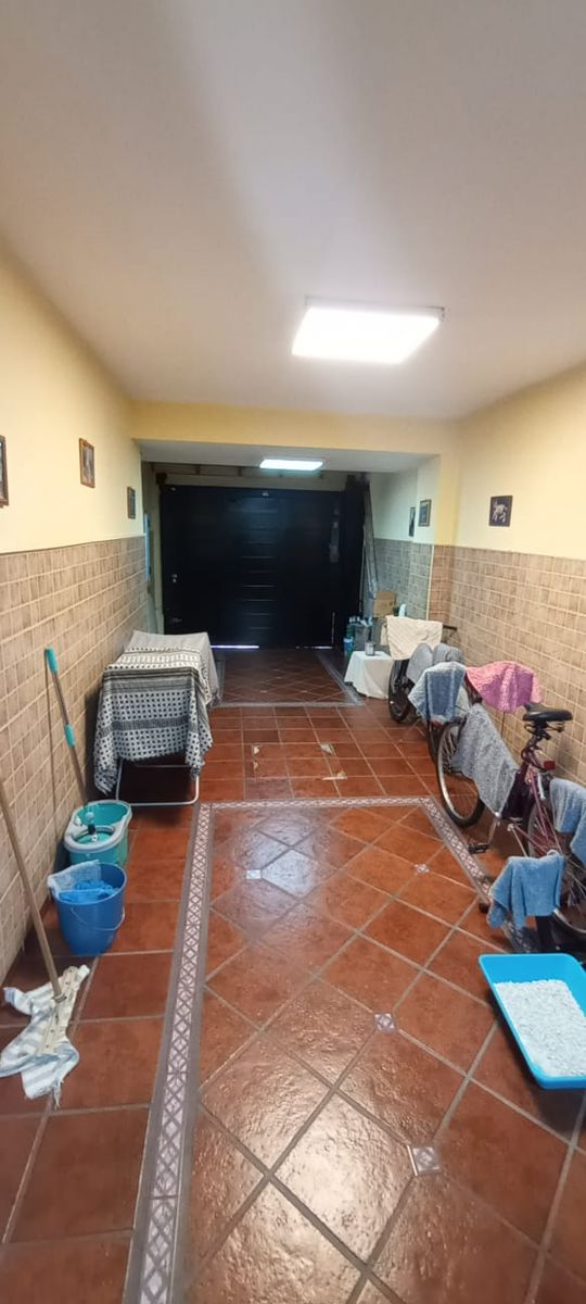 Venta de excelente casa de categoría con 4 dormitorios, piscina, quincho y cochera doble - Apta crédito - Santos Dumont al 2200 - 2
