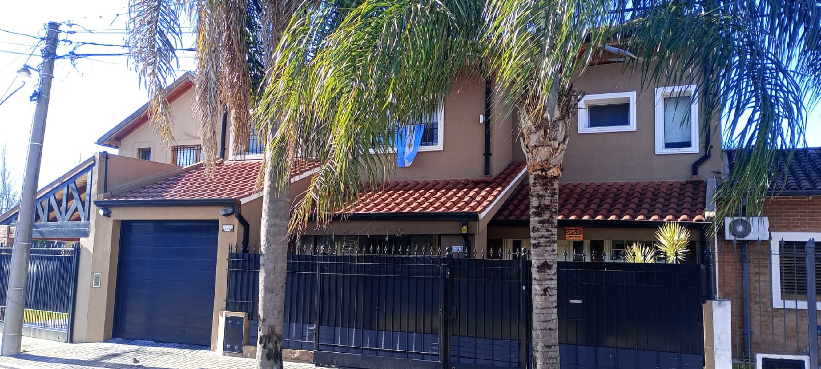 Venta de excelente casa de categoría con 4 dormitorios, piscina, quincho y cochera doble - Apta crédito - Santos Dumont al 2200 - 5