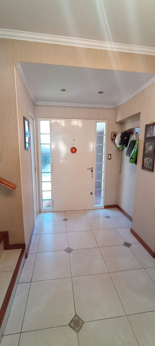 Venta de excelente casa de categoría con 4 dormitorios, piscina, quincho y cochera doble - Apta crédito - Santos Dumont al 2200 - 9