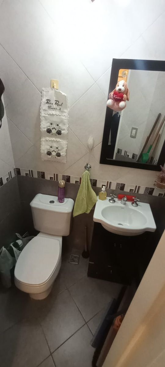 Venta de excelente casa de categoría con 4 dormitorios, piscina, quincho y cochera doble - Apta crédito - Santos Dumont al 2200 - 16